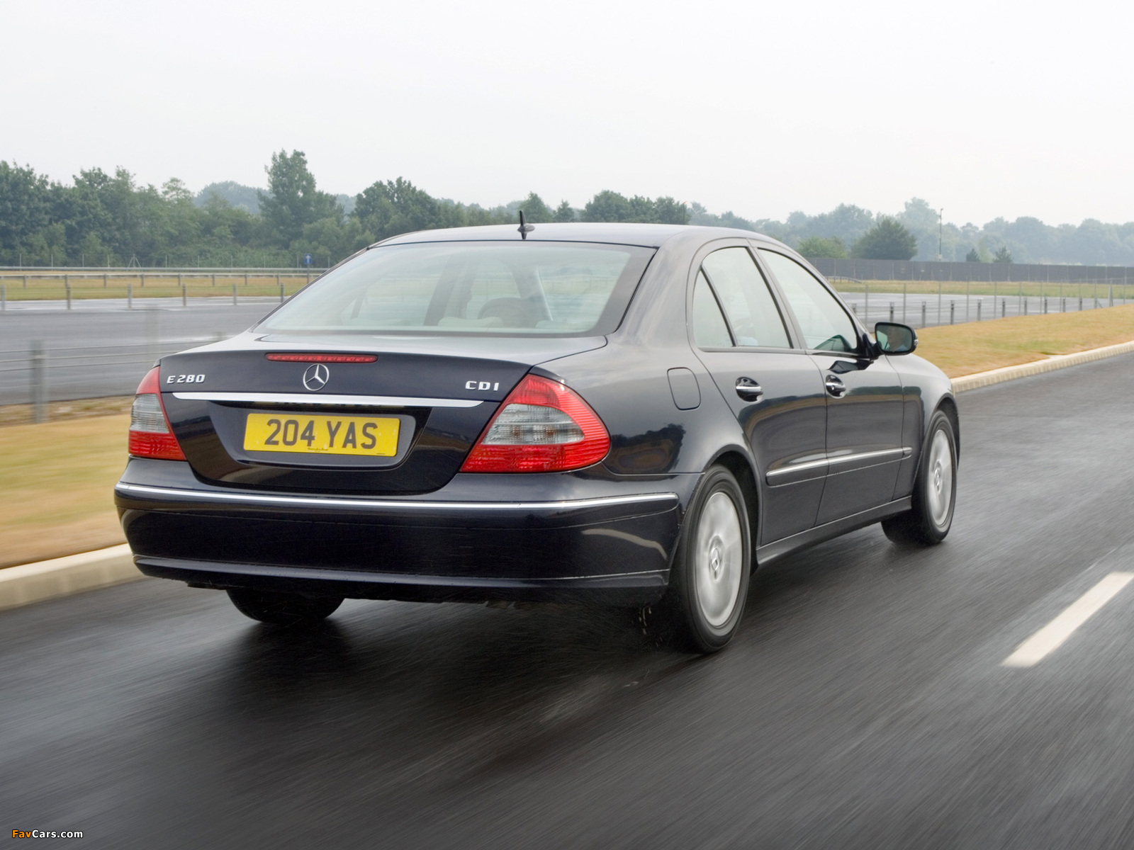 Images of Mercedes-Benz E 280 CDI UK-spec (W211) 2006–09 (1600 x 1200)