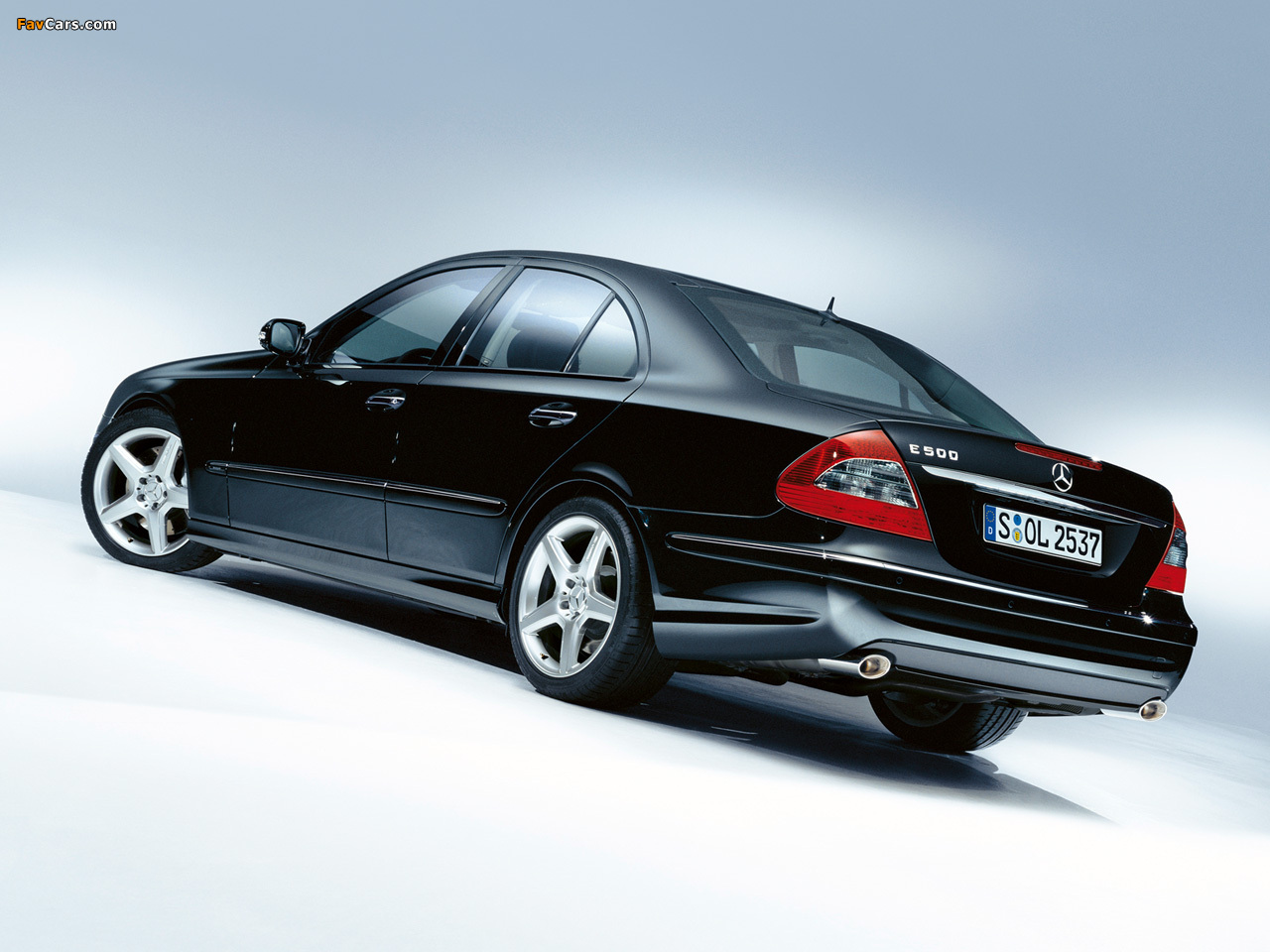 Images of Mercedes-Benz E 500 AMG Sports Package (W211) 2006–09 (1280 x 960)
