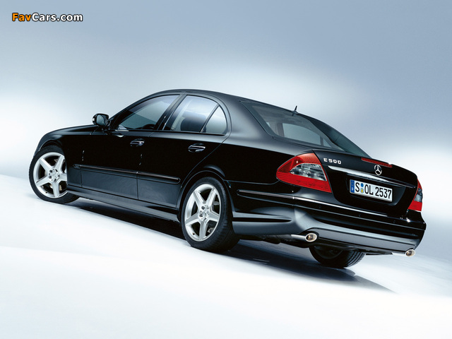 Images of Mercedes-Benz E 500 AMG Sports Package (W211) 2006–09 (640 x 480)