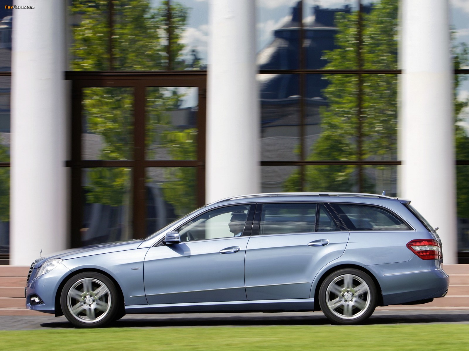 Images of Mercedes-Benz E 350 CDI 4MATIC Estate (S212) 2009–12 (1600 x 1200)