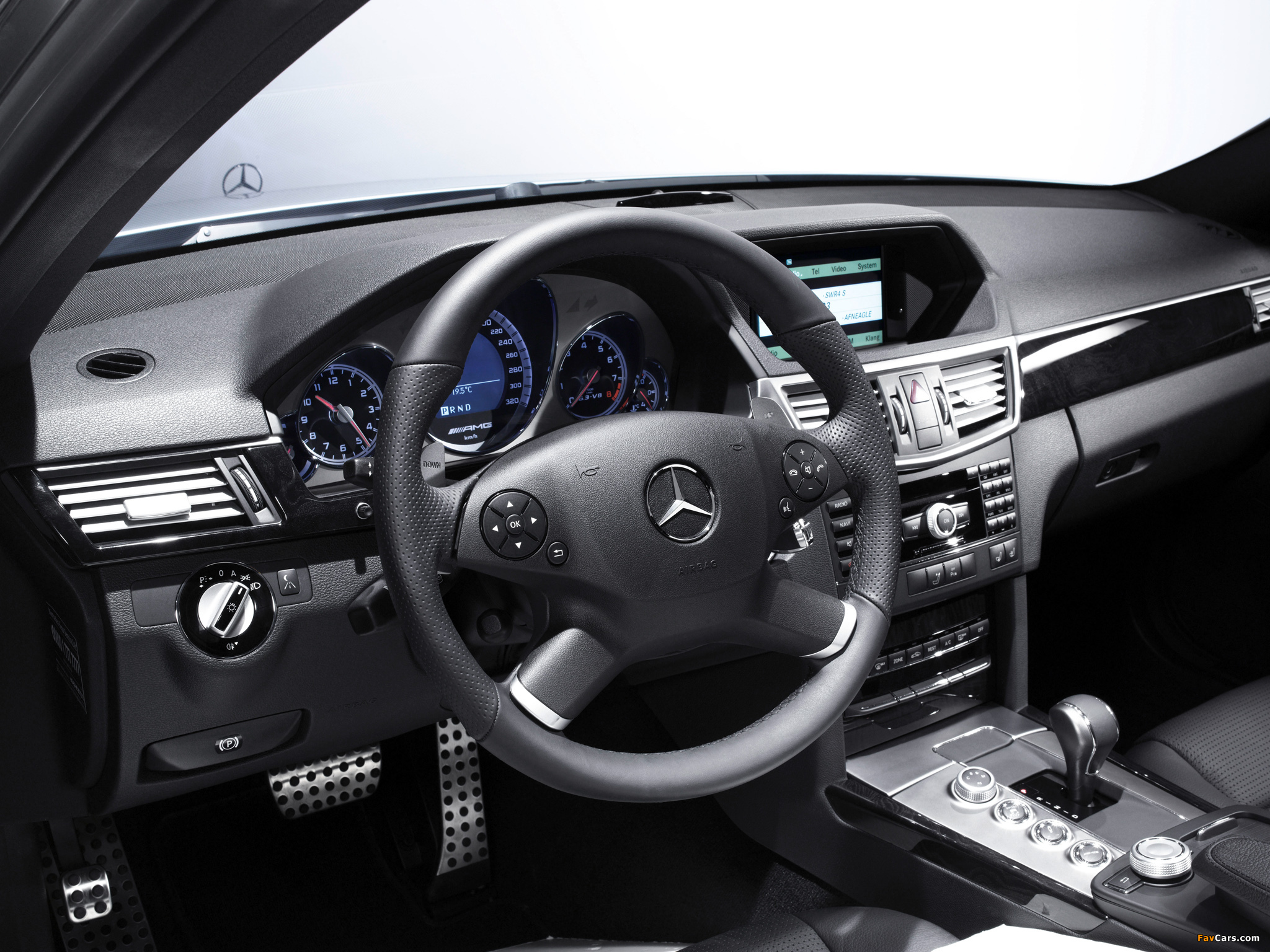 Images of Mercedes-Benz E 63 AMG (W212) 2009–11 (2048 x 1536)