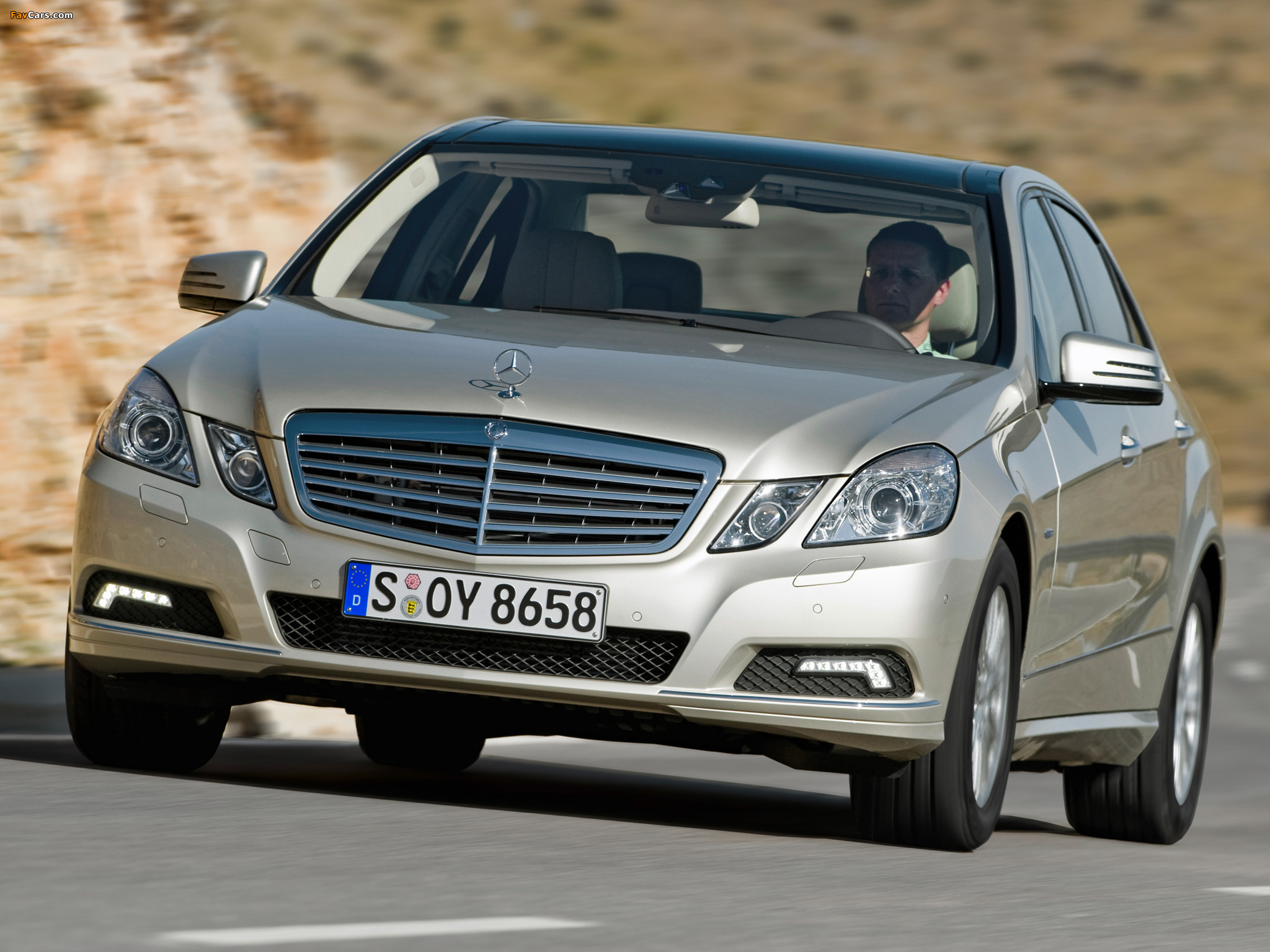 Images of Mercedes-Benz E 350 CDI (W212) 2009–12 (2048 x 1536)