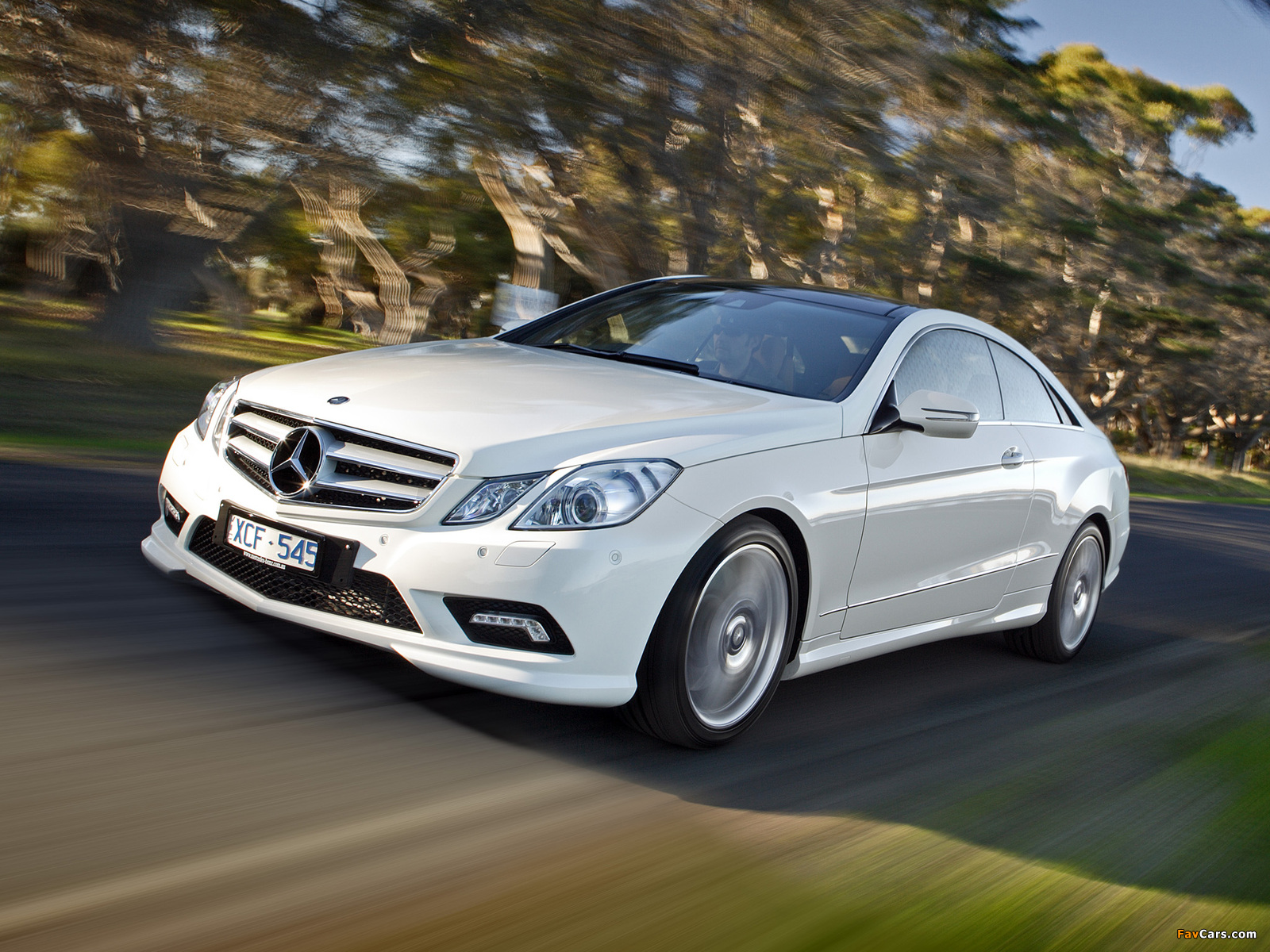 Images of Mercedes-Benz E 500 Coupe AMG Sports Package AU-spec (C207) 2009–12 (1600 x 1200)