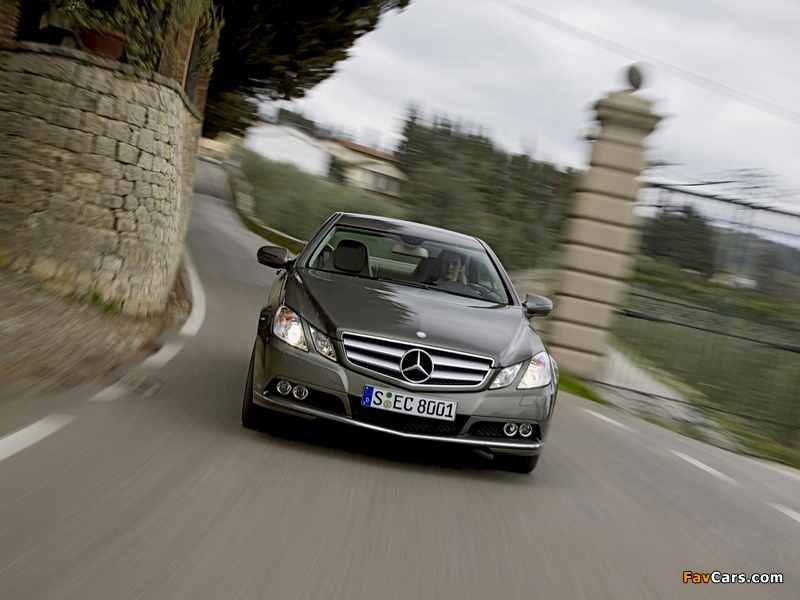 Images of Mercedes-Benz E 250 CGI Coupe (C207) 2009–12 (800 x 600)