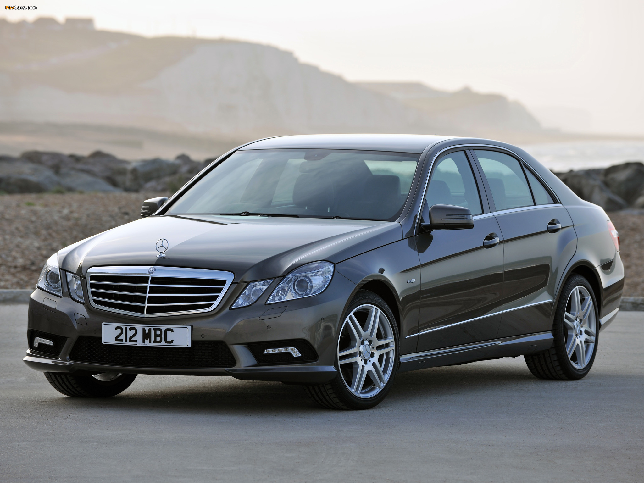 Images of Mercedes-Benz E 220 CDI AMG Sports Package UK-spec (W212) 2009–12 (2048 x 1536)