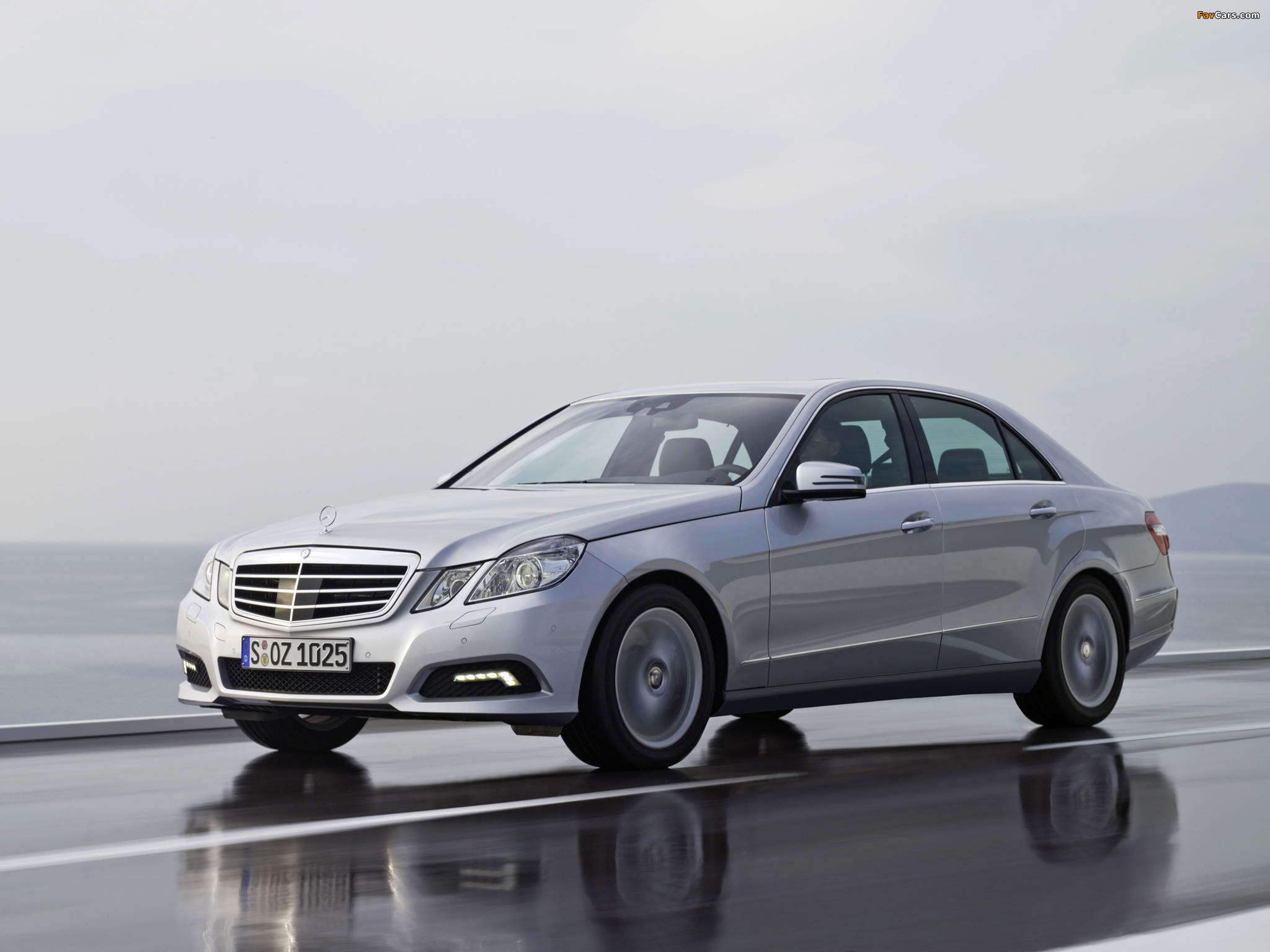 Images of Mercedes-Benz E 500 (W212) 2009–12 (2048 x 1536)