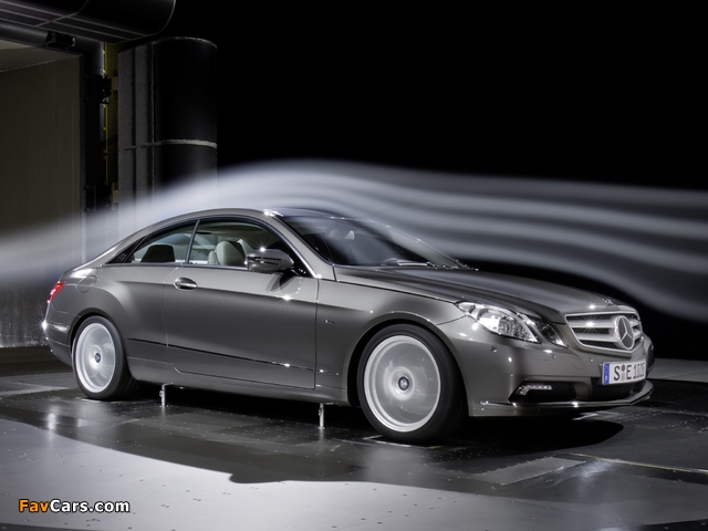 Images of Mercedes-Benz E 350 CDI Coupe (C207) 2009–12 (640 x 480)