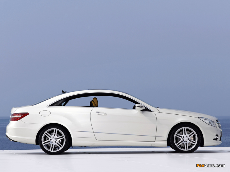 Images of Mercedes-Benz E 500 Coupe AMG Sports Package (C207) 2009–12 (800 x 600)