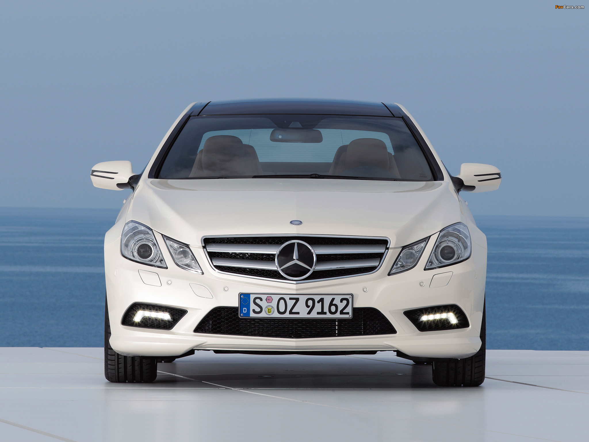 Images of Mercedes-Benz E 500 Coupe AMG Sports Package (C207) 2009–12 (2048 x 1536)