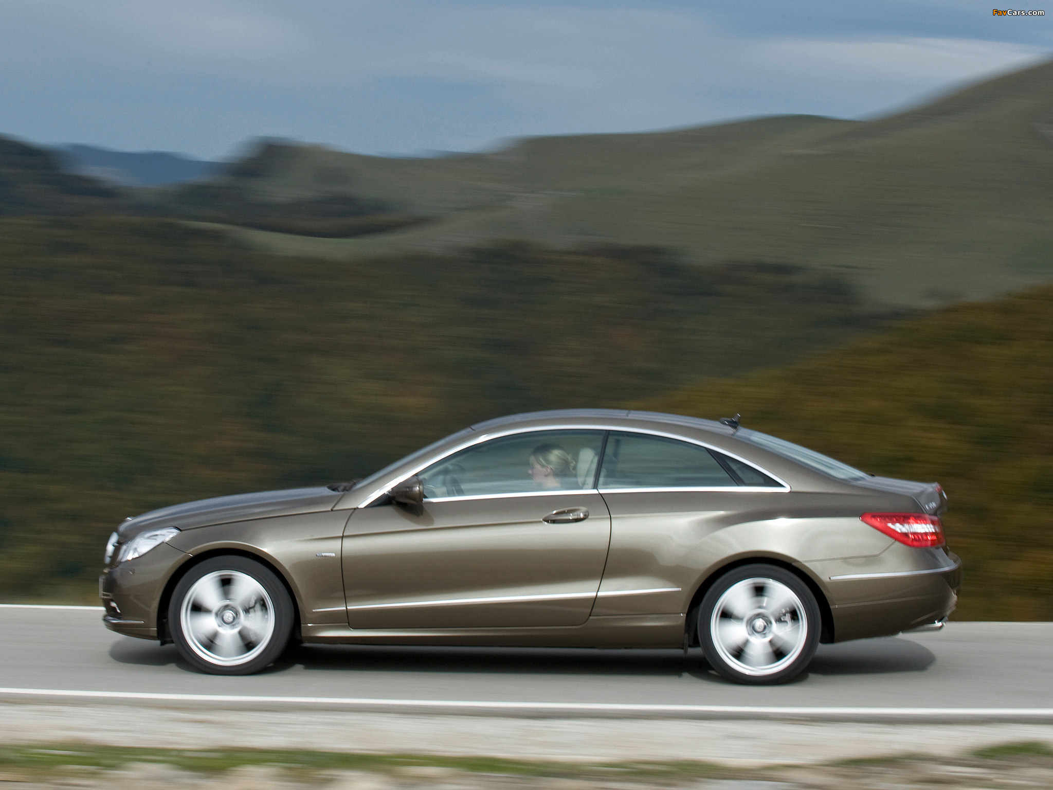 Images of Mercedes-Benz E 350 CDI Coupe (C207) 2009–12 (2048 x 1536)
