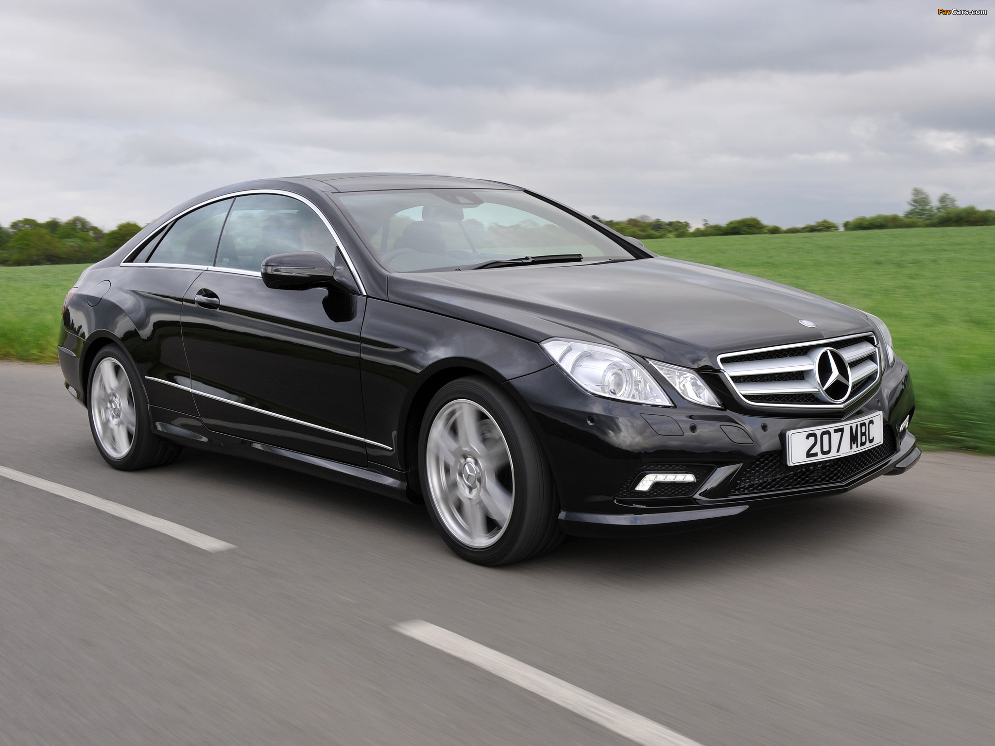 Images of Mercedes-Benz E 500 Coupe AMG Sports Package UK-spec (C207) 2009–12 (2048 x 1536)