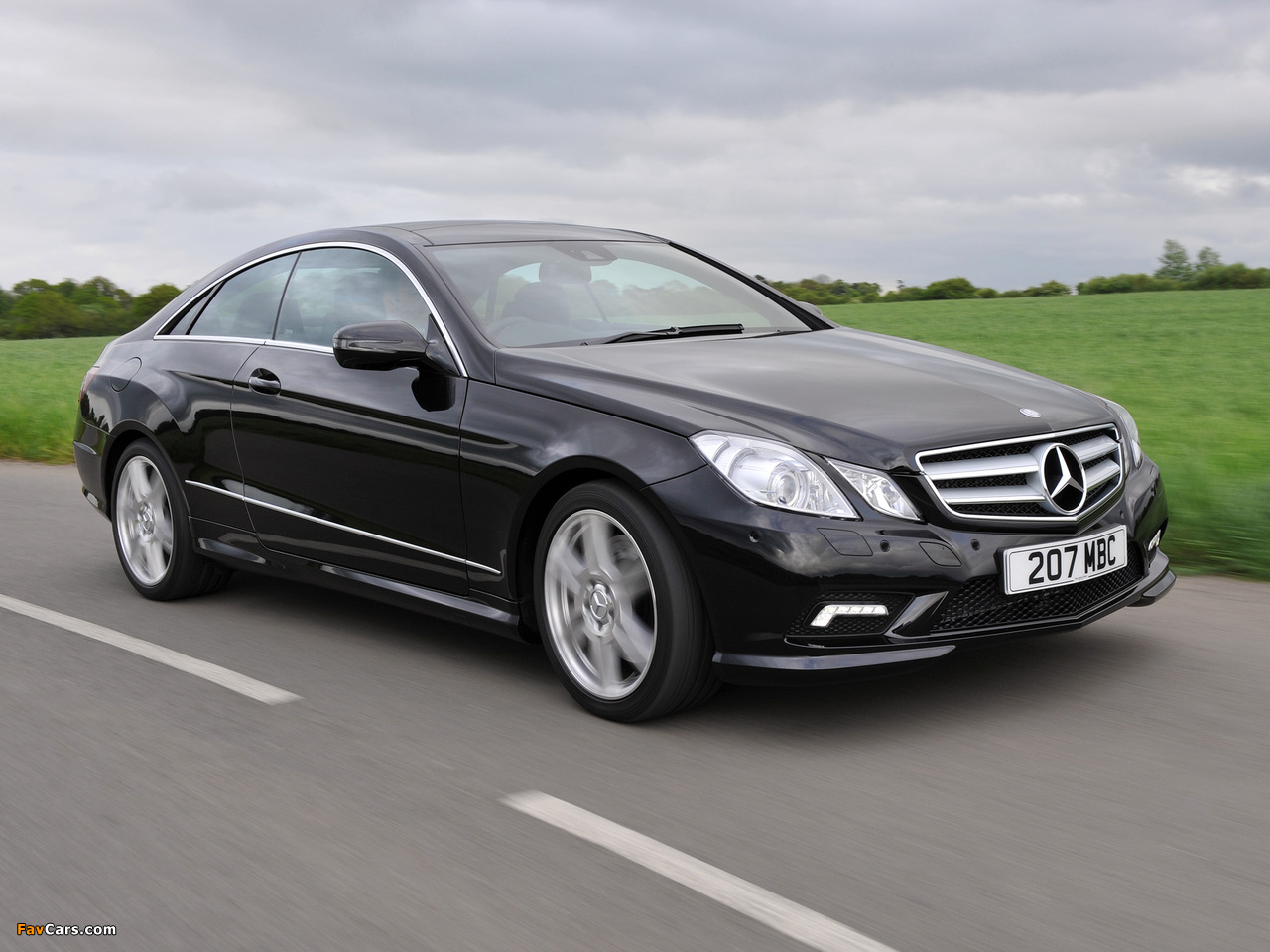 Images of Mercedes-Benz E 500 Coupe AMG Sports Package UK-spec (C207) 2009–12 (1280 x 960)