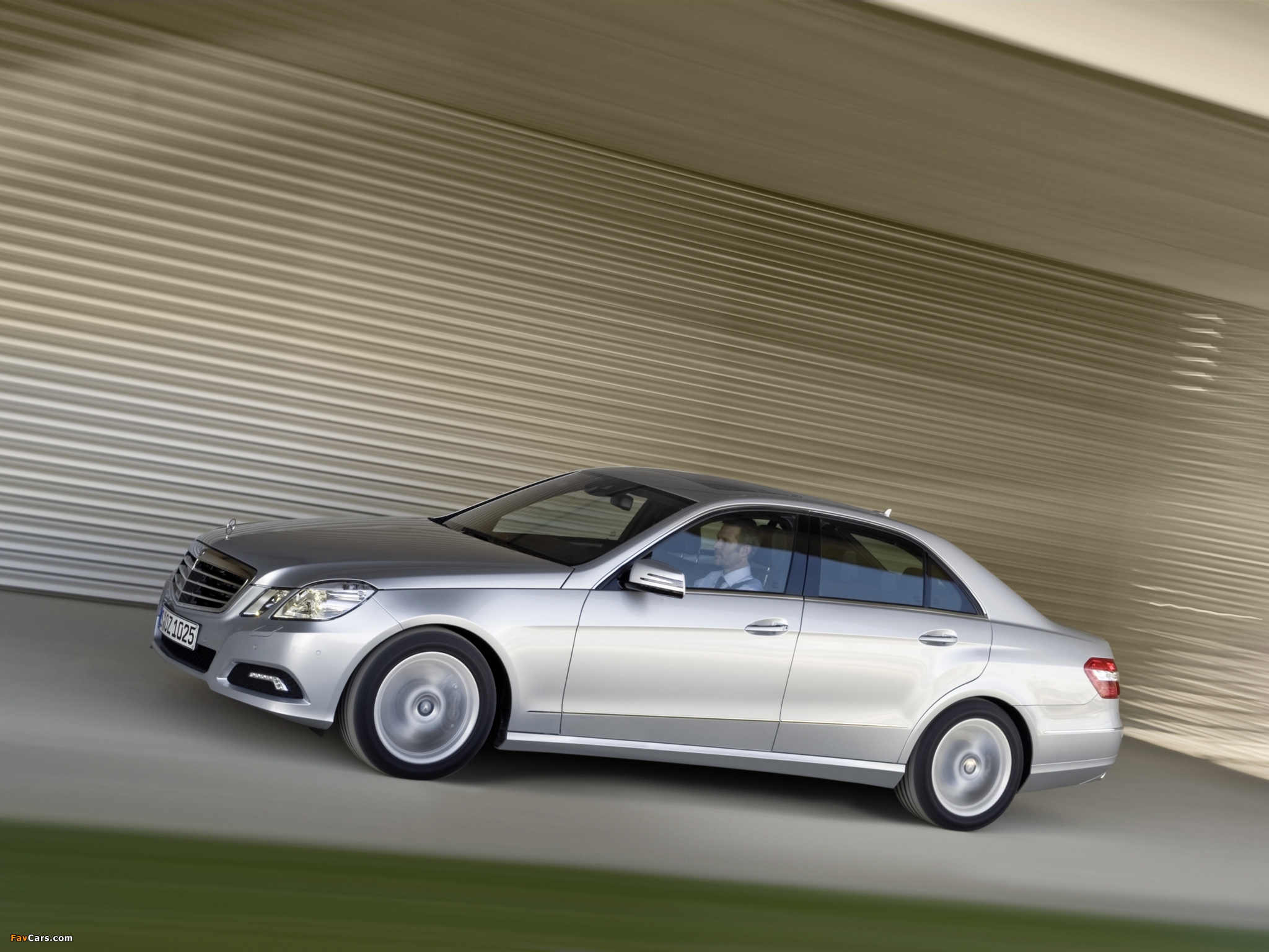 Images of Mercedes-Benz E 500 (W212) 2009–12 (2048 x 1536)
