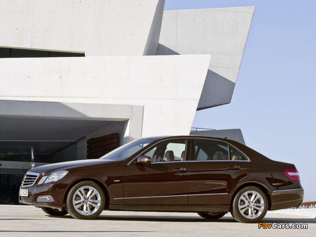 Images of Mercedes-Benz E 350 CGI (W212) 2009–12 (640 x 480)