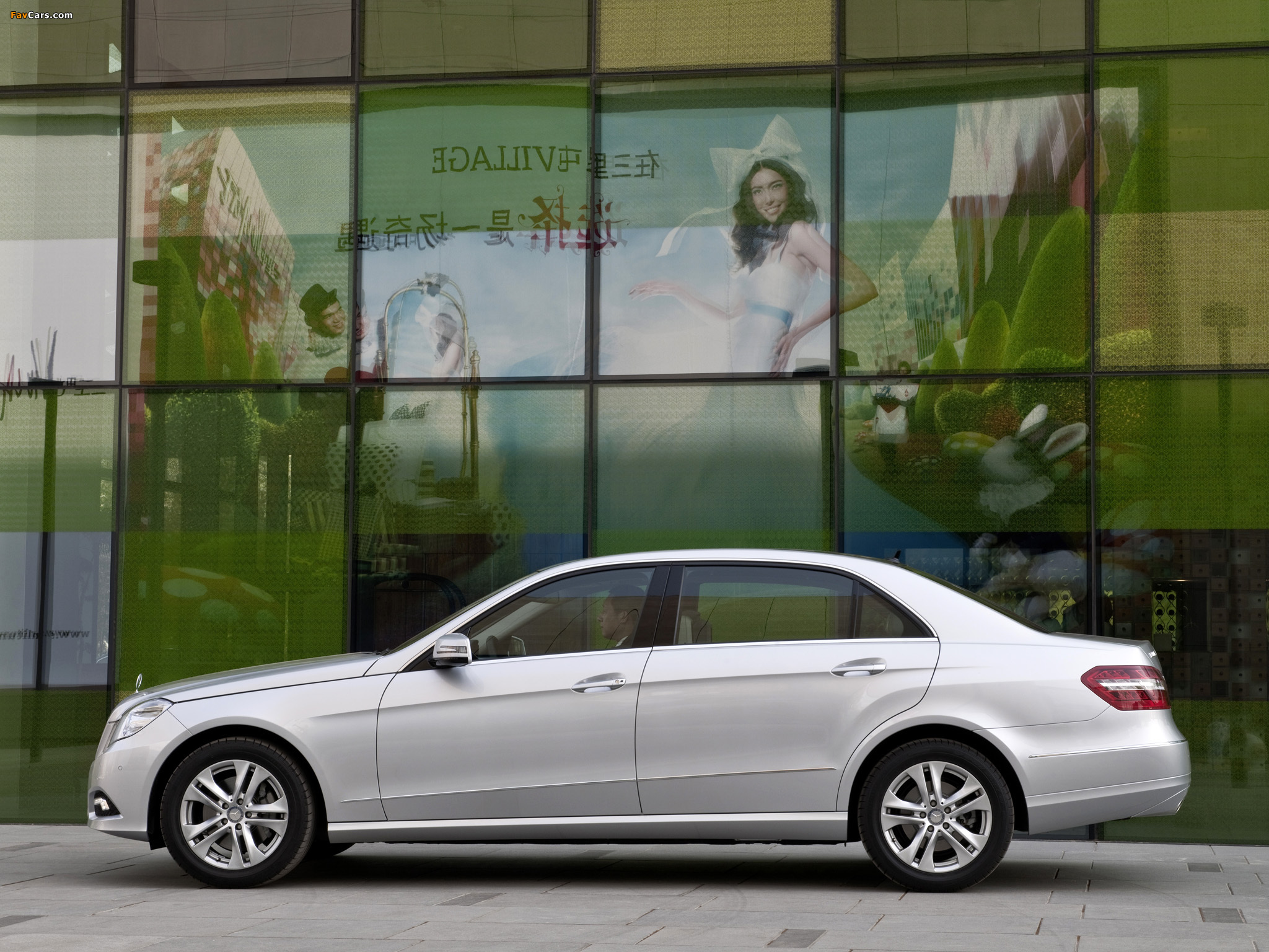 Images of Mercedes-Benz E 300 L (W212) 2010–13 (2048 x 1536)