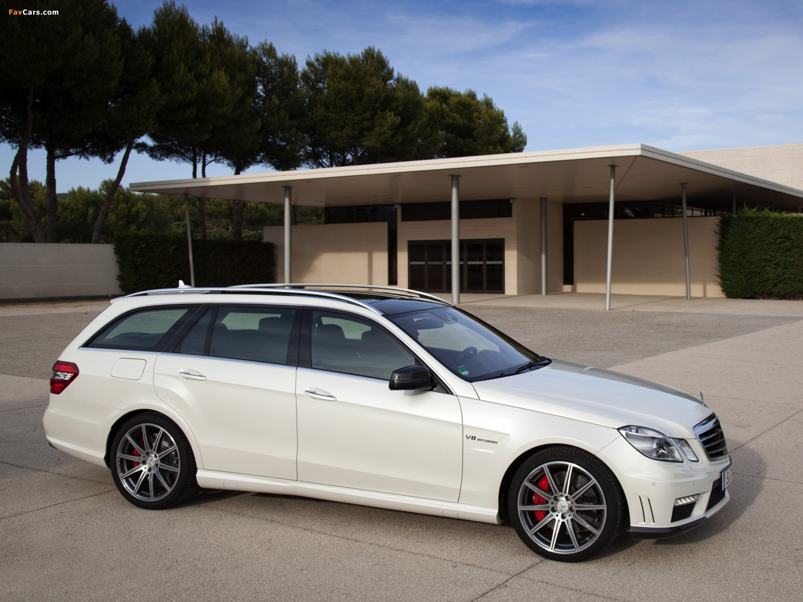 Images of Mercedes-Benz E 63 AMG Estate (S212) 2011–12 (1600 x 1200)