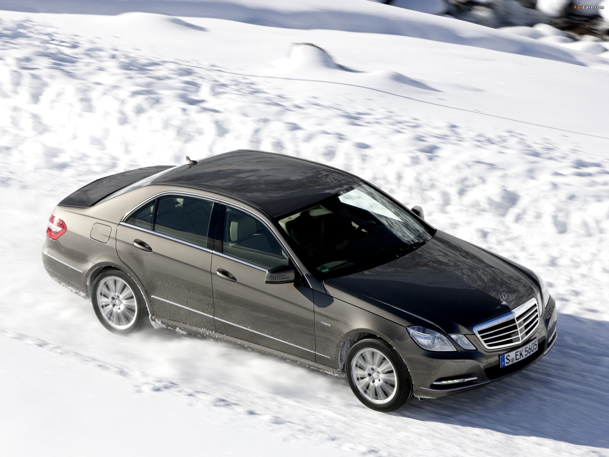 Images of Mercedes-Benz E 250 CDI 4MATIC (W212) 2011–12 (2048 x 1536)