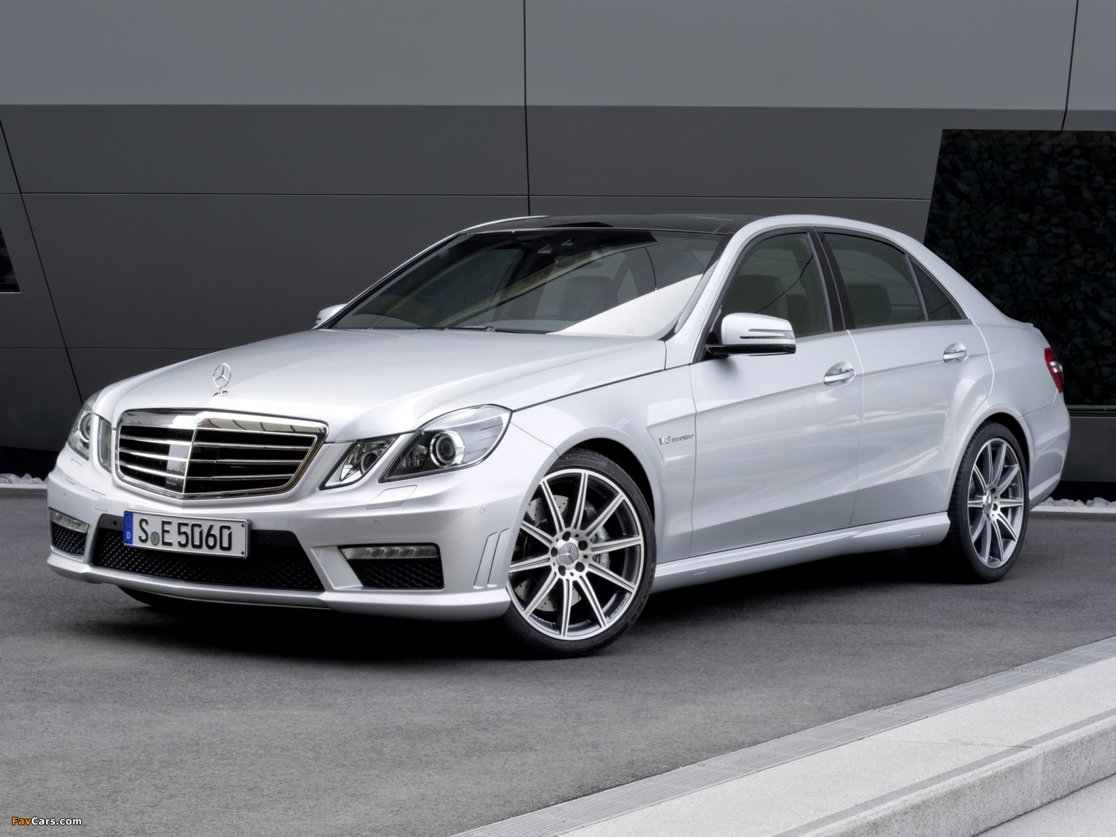 Images of Mercedes-Benz E 63 AMG (W212) 2011–12 (1600 x 1200)