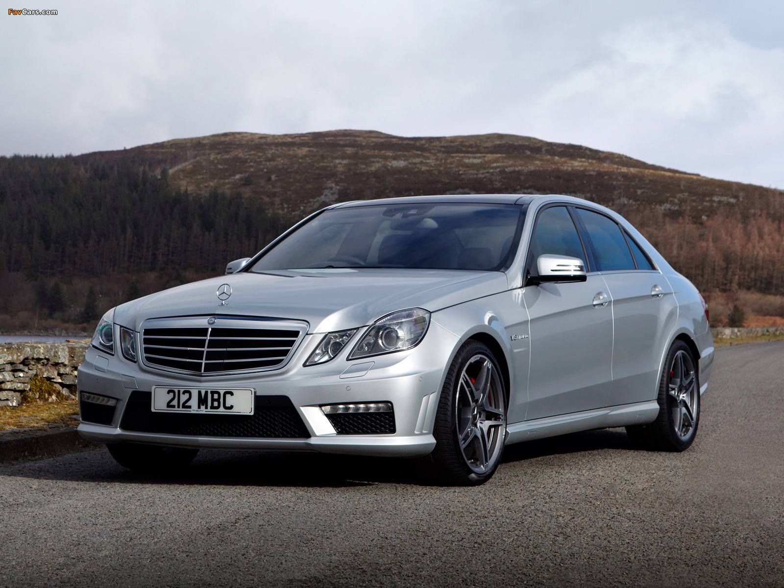 Images of Mercedes-Benz E 63 AMG UK-spec (W212) 2012 (1600 x 1200)