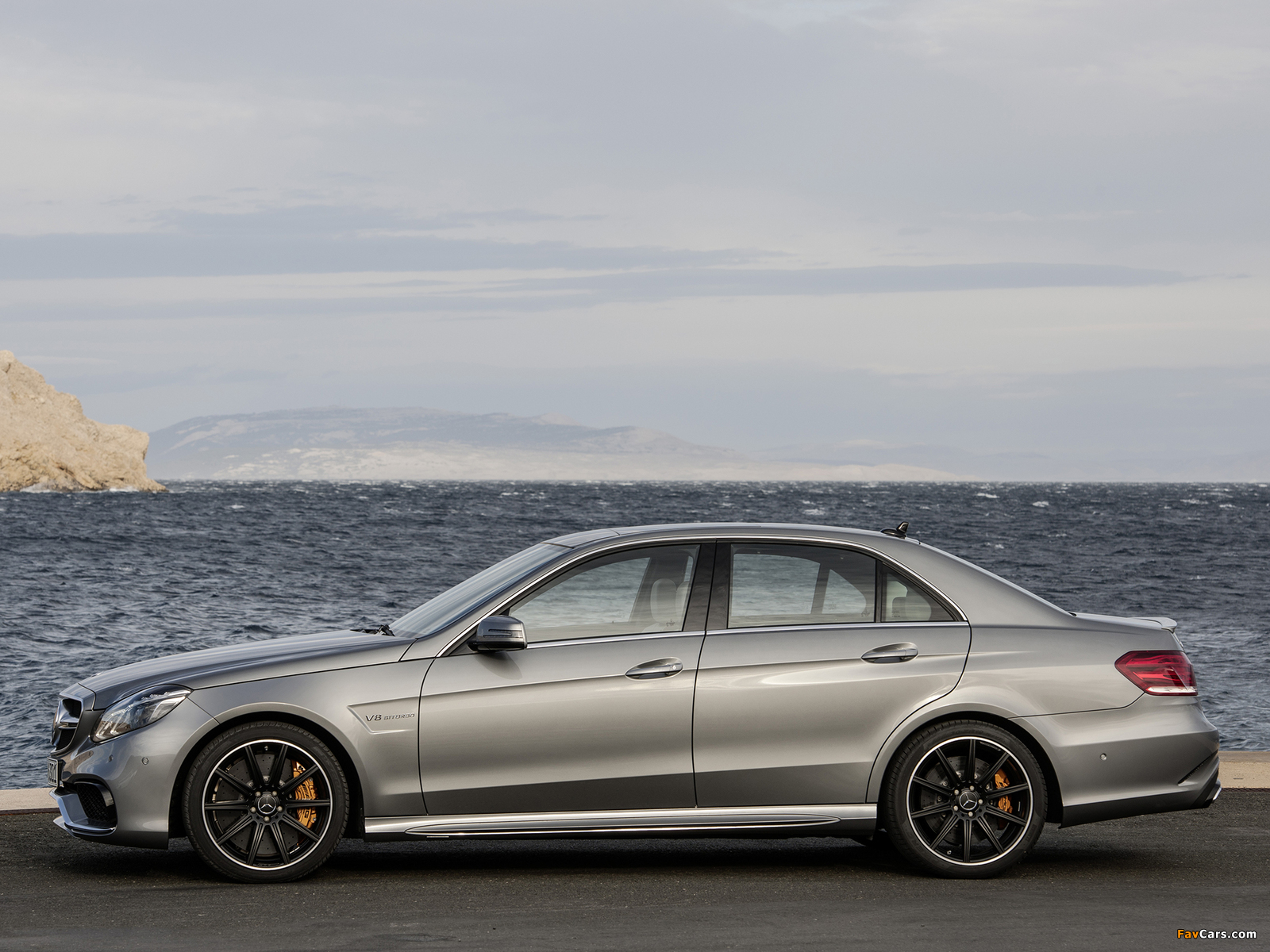 Images of Mercedes-Benz E 63 AMG (W212) 2013 (1600 x 1200)