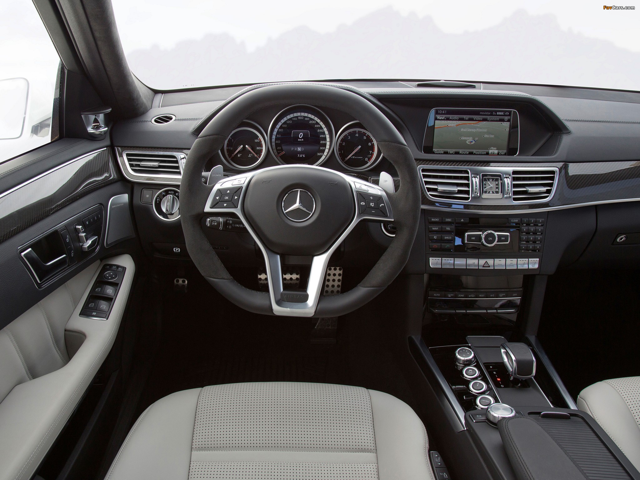 Images of Mercedes-Benz E 63 AMG S-Model Estate (S212) 2013 (2048 x 1536)