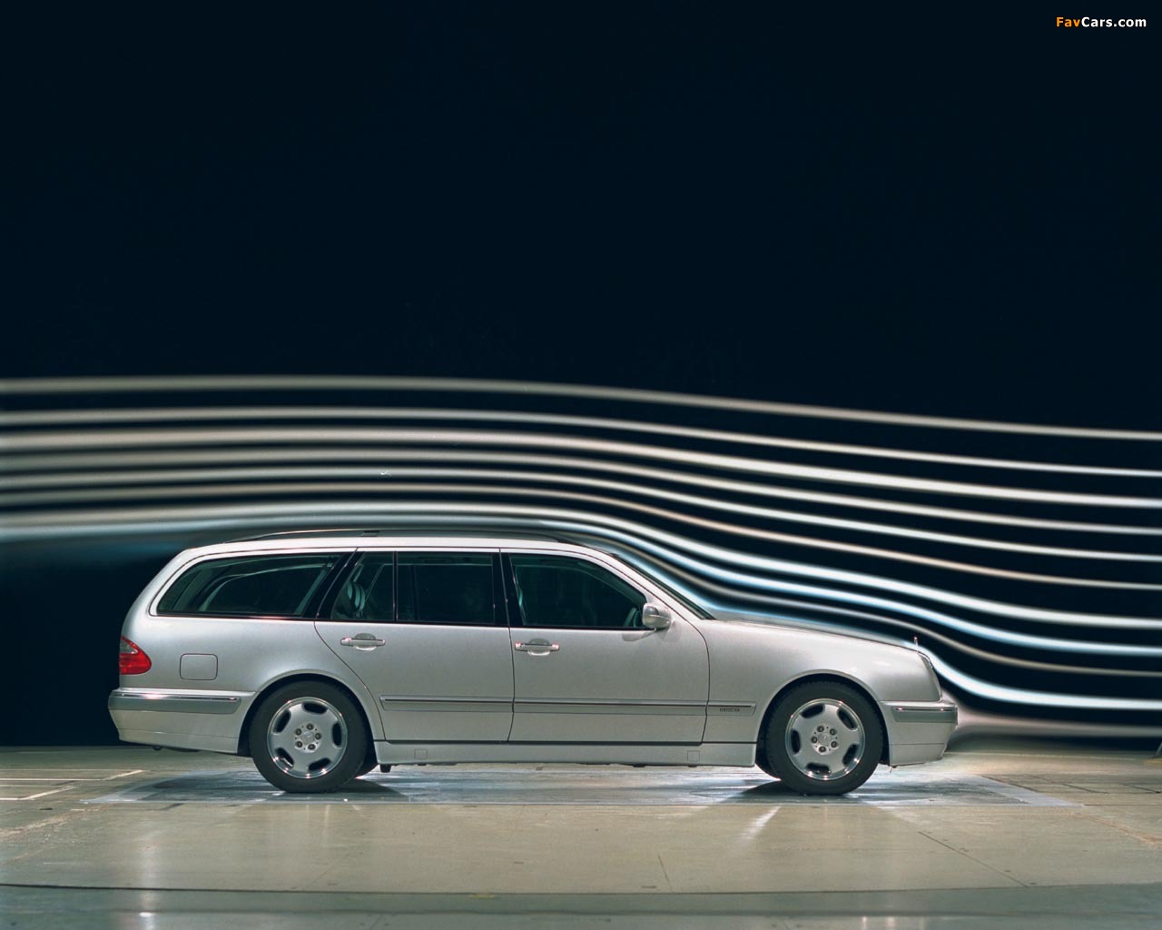 Images of Mercedes-Benz E-Klasse Estate (S210) 1996 (1280 x 1024)