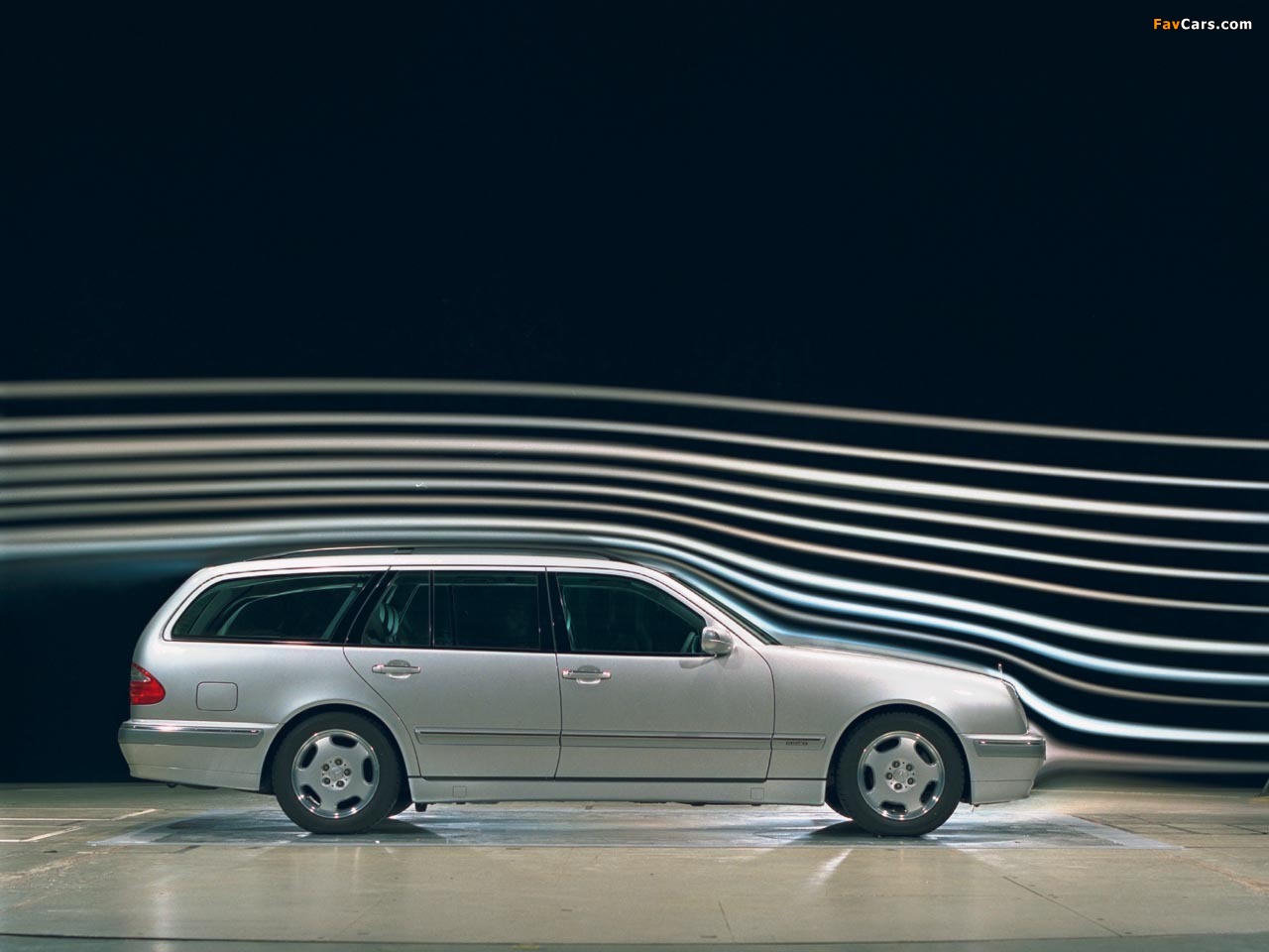 Images of Mercedes-Benz E-Klasse Estate (S210) 1996 (1280 x 960)