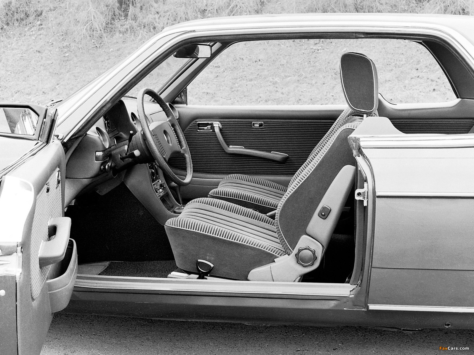 Mercedes-Benz E-Klasse Coupe (C123) 1977–85 photos (1600 x 1200)
