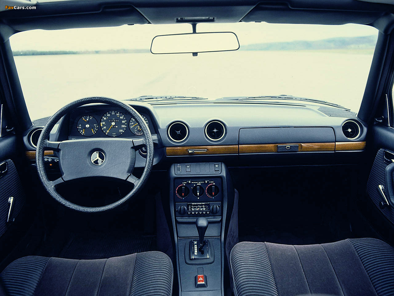 Mercedes-Benz E-Klasse Coupe (C123) 1977–85 pictures (1280 x 960)