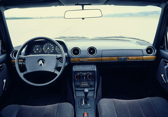 Mercedes-Benz E-Klasse Coupe (C123) 1977–85 pictures