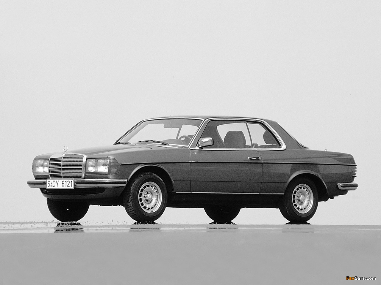 Mercedes-Benz 230 CE (C123) 1980–85 photos (1280 x 960)