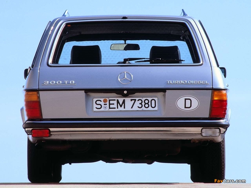 Mercedes-Benz 300 TD Turbodiesel (S123) 1980–86 photos (800 x 600)