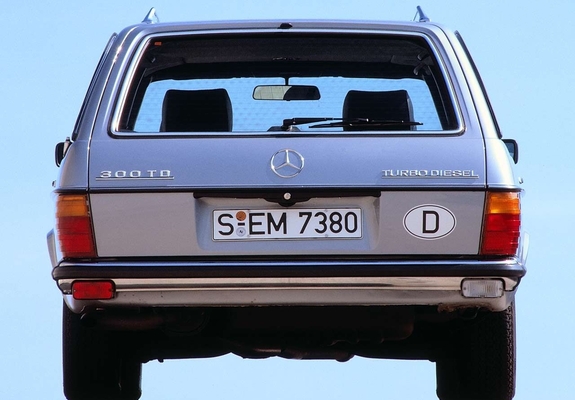 Mercedes-Benz 300 TD Turbodiesel (S123) 1980–86 photos