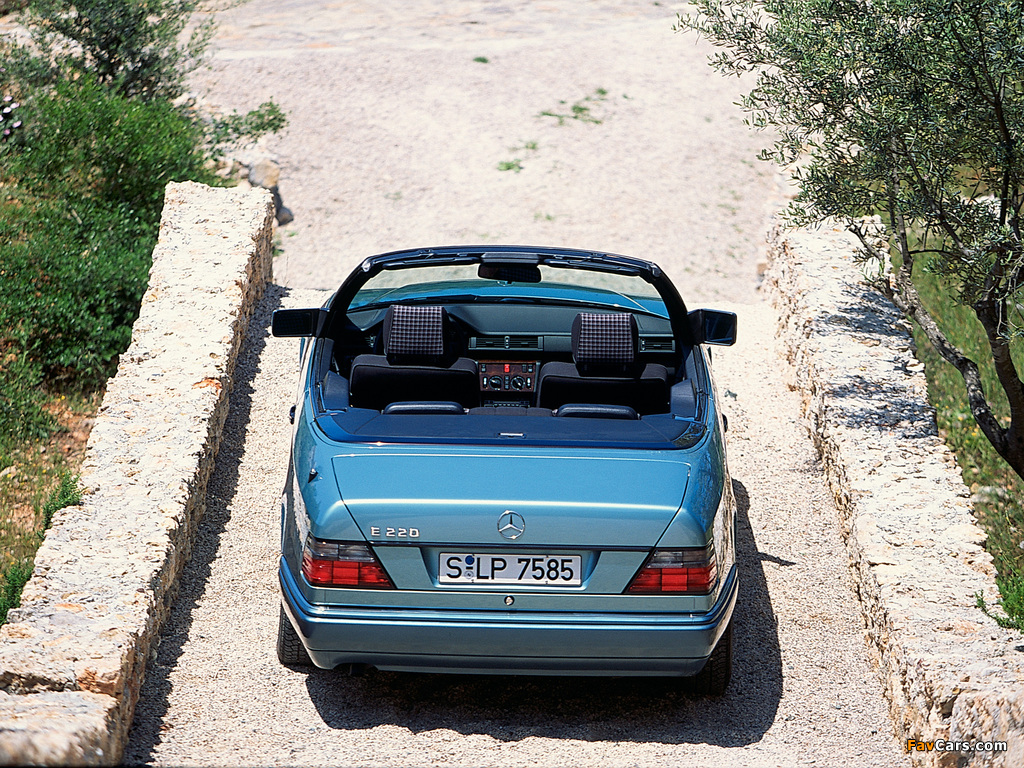 Mercedes-Benz E 220 Cabrio (A124) 1993–96 photos (1024 x 768)