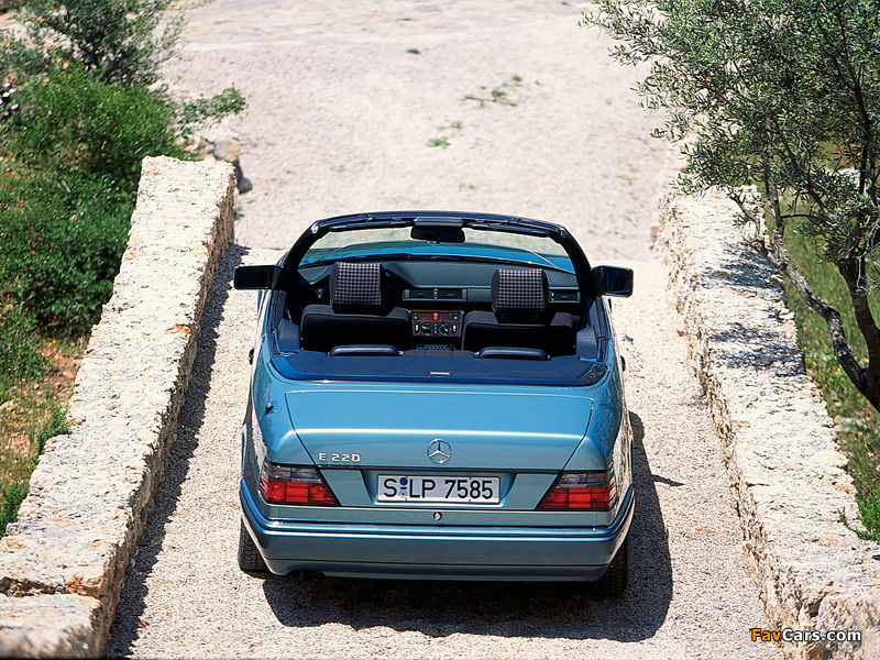 Mercedes-Benz E 220 Cabrio (A124) 1993–96 photos (800 x 600)