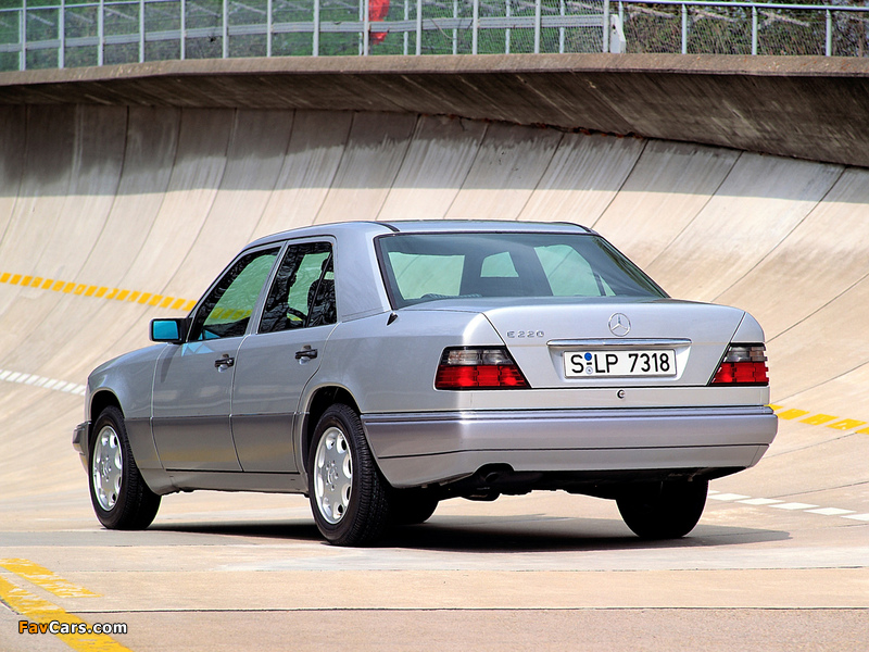 Mercedes-Benz E 220 (W124) 1993–95 pictures (800 x 600)