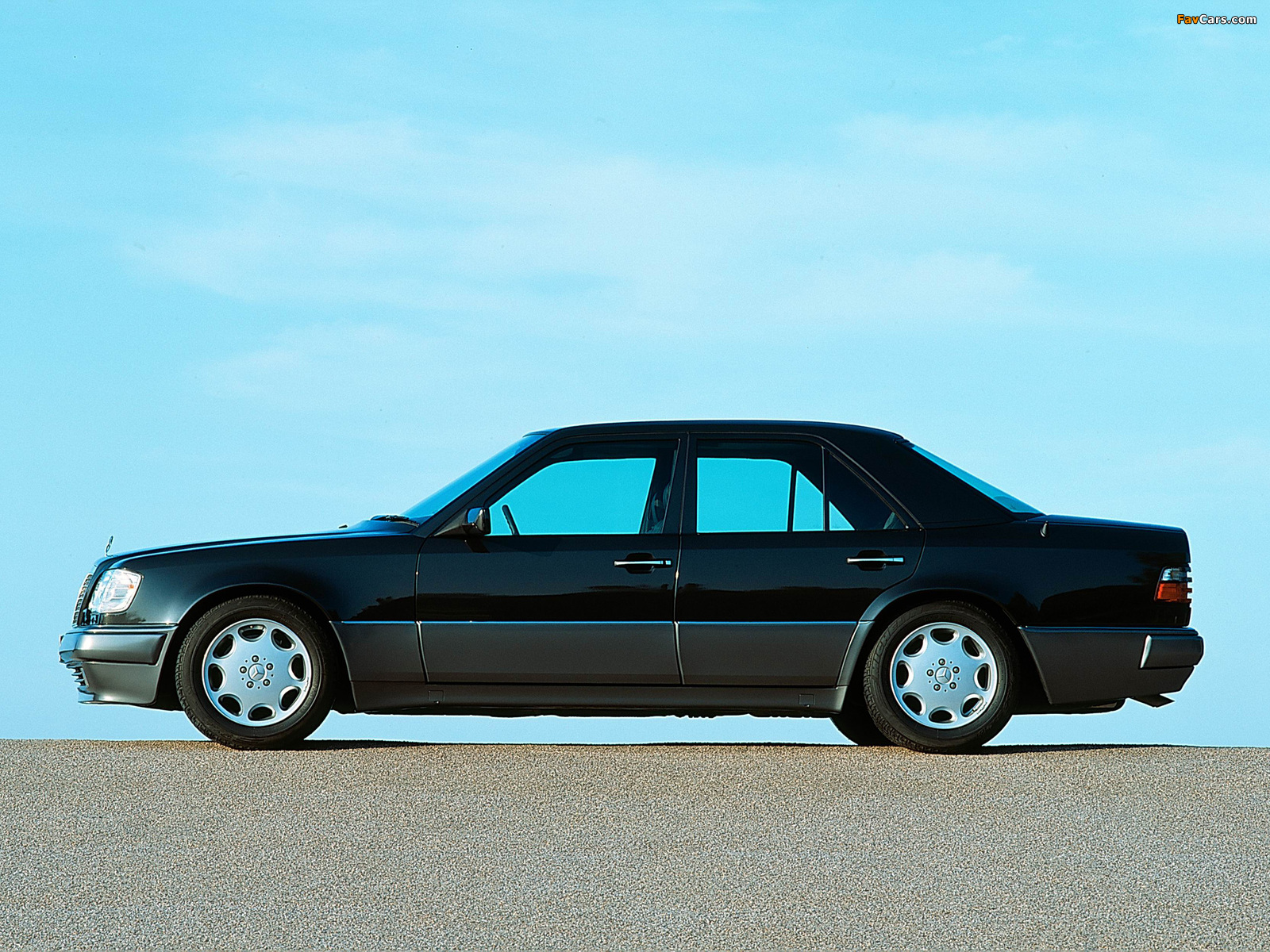 Mercedes-Benz E 500 (W124) 1993–95 pictures (1600 x 1200)