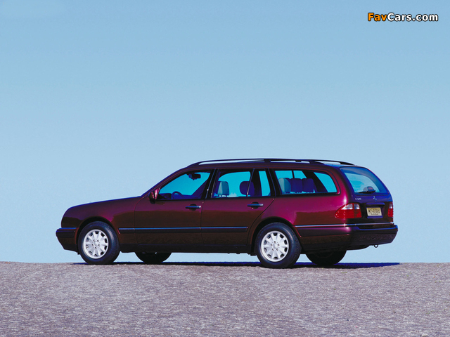 Mercedes-Benz E 200 Estate (S210) 1996–99 pictures (640 x 480)