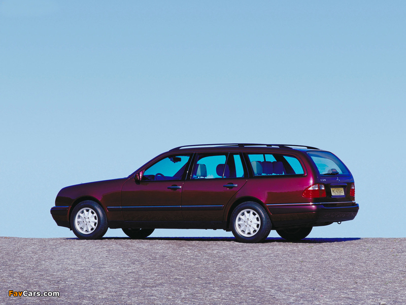 Mercedes-Benz E 200 Estate (S210) 1996–99 pictures (800 x 600)