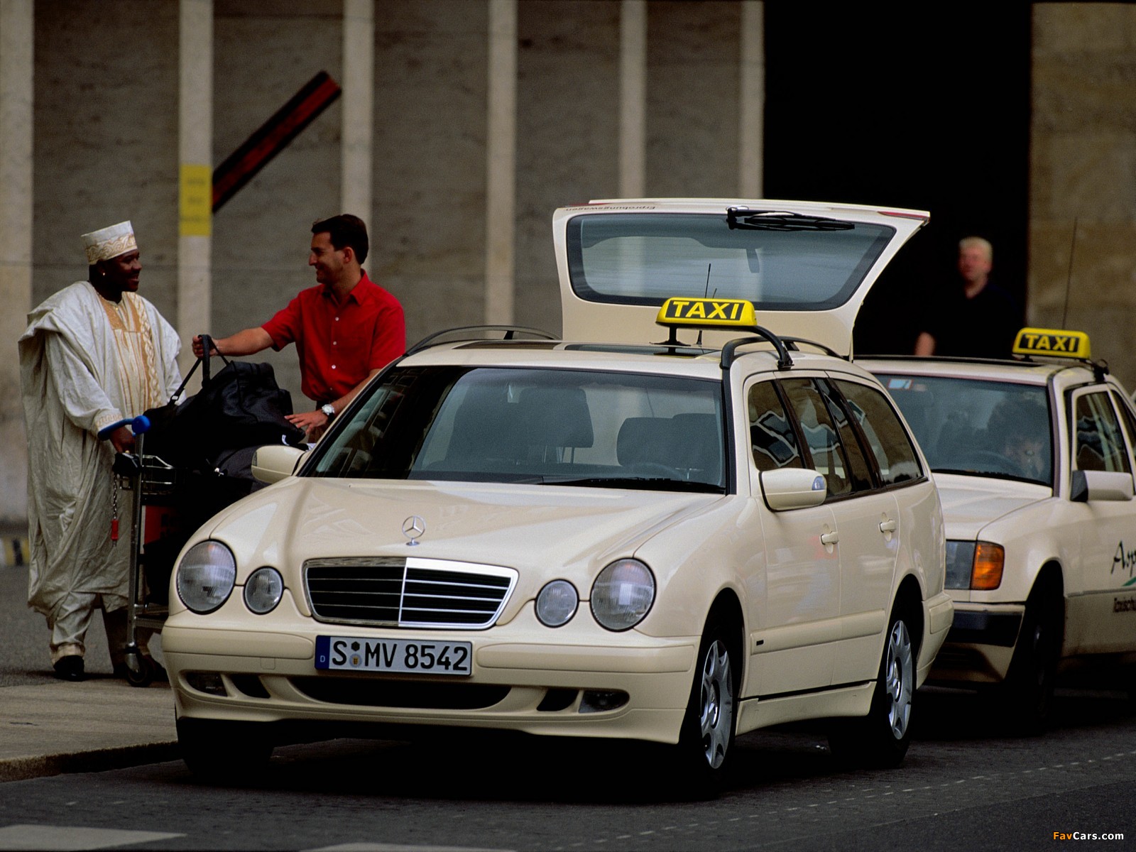 Mercedes-Benz E-Klasse Estate Taxi (S210) 1999–2002 images (1600 x 1200)