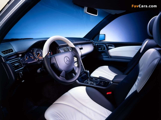 Mercedes-Benz E 55 AMG Estate (S210) 1999–2002 images (640 x 480)