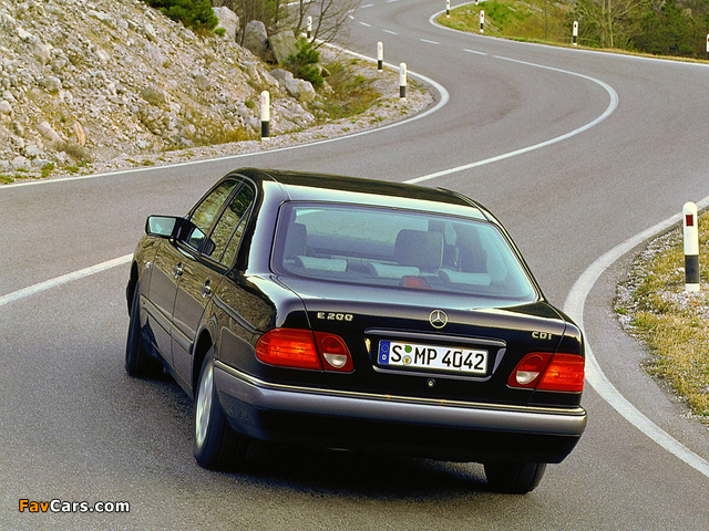 Mercedes-Benz E 200 CDI (W210) 1999–2002 photos (640 x 480)
