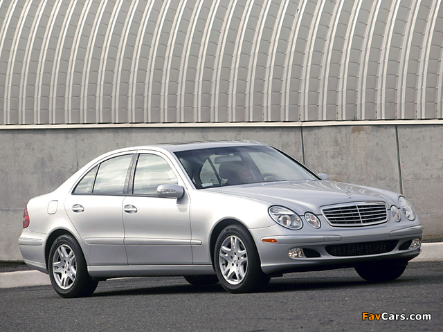 Mercedes-Benz E 320 CDI US-spec (W211) 2002–06 images (640 x 480)