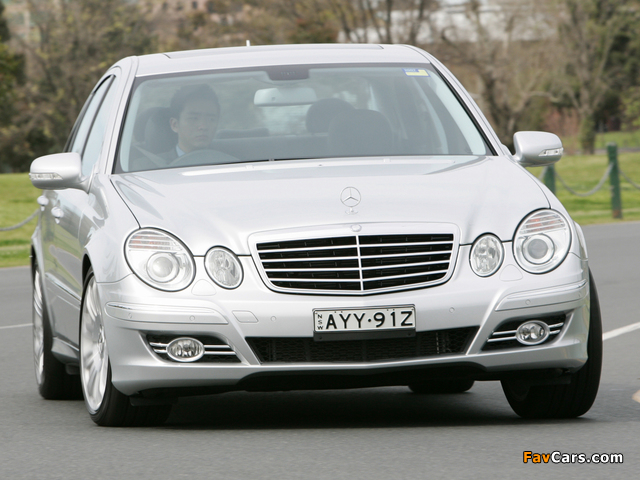 Mercedes-Benz E 500 AU-spec (W211) 2006–09 images (640 x 480)