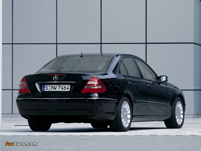 Mercedes-Benz E-Klasse Guard (W211) 2006–09 photos (640 x 480)