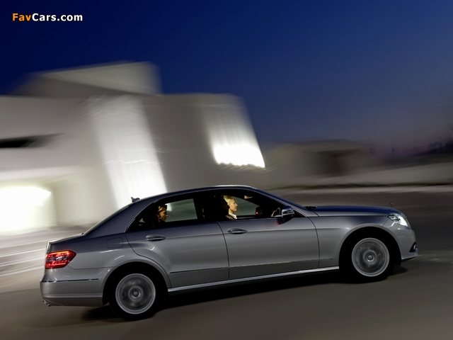 Mercedes-Benz E 500 (W212) 2009–12 images (640 x 480)