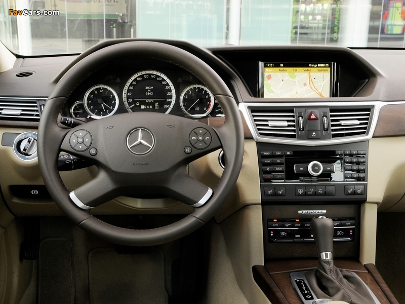 Mercedes-Benz E 250 CGI (W212) 2009–12 images (800 x 600)