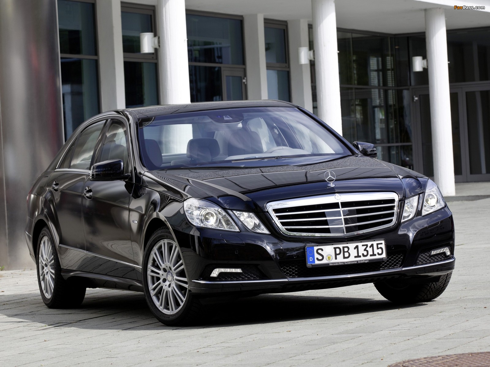 Mercedes-Benz E-Klasse Guard (W212) 2009–12 images (1600 x 1200)