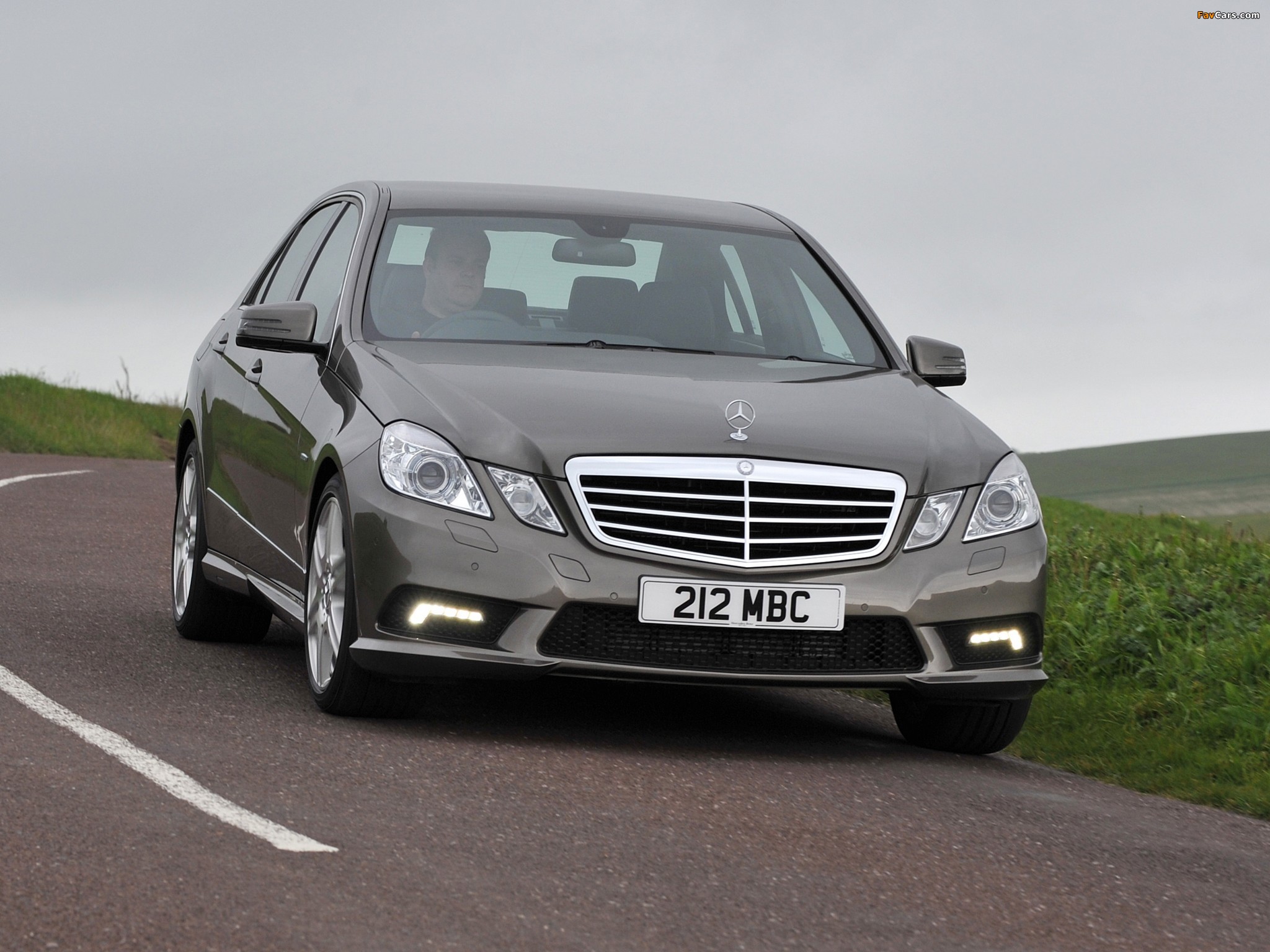 Mercedes-Benz E 220 CDI AMG Sports Package UK-spec (W212) 2009–12 images (2048 x 1536)