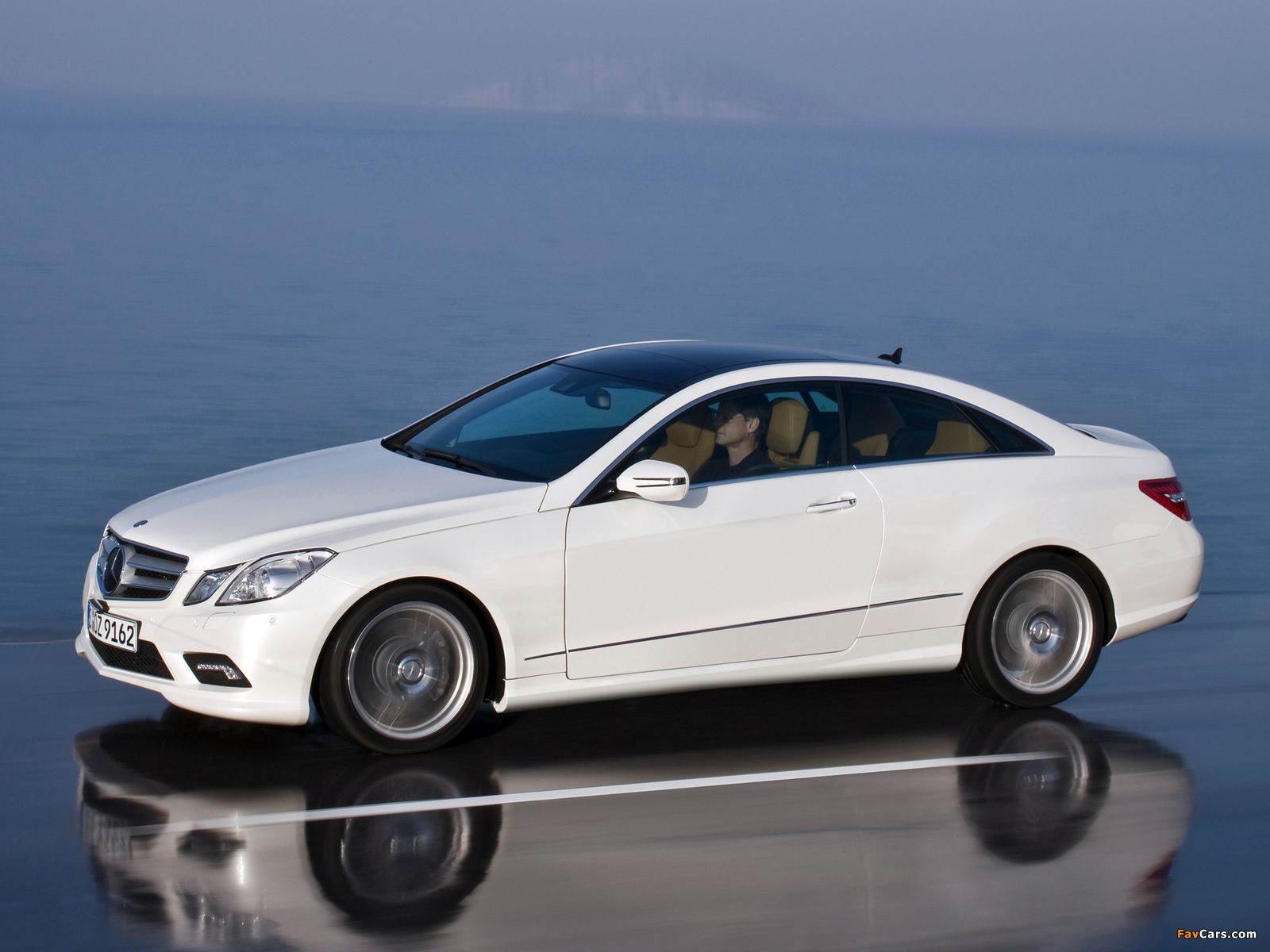 Mercedes-Benz E 500 Coupe AMG Sports Package (C207) 2009–12 photos (1600 x 1200)